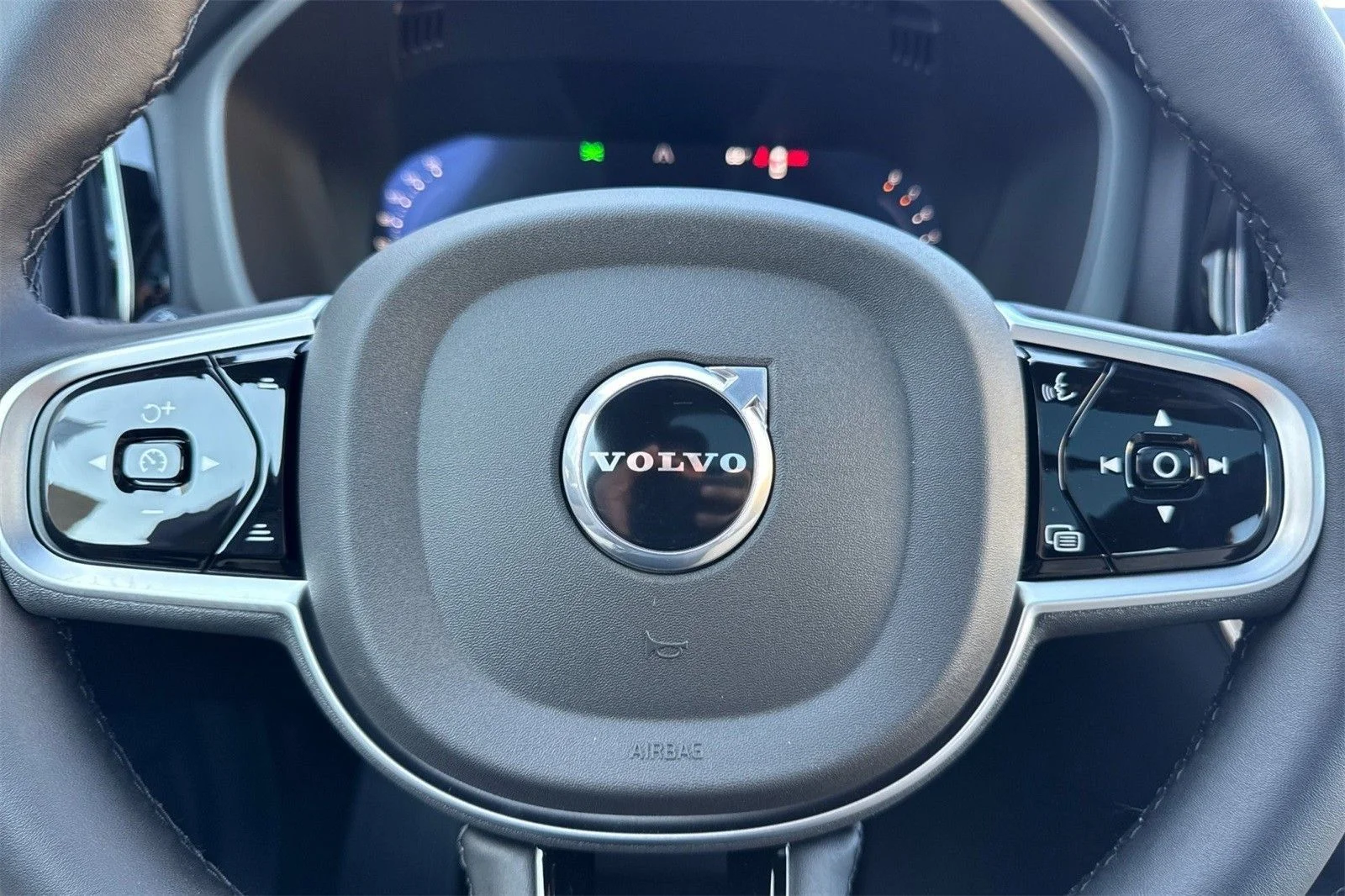 2026 Volvo XC60 Plus - Photo 25