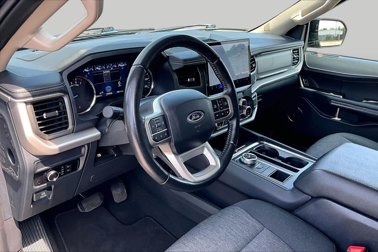 Used 2024 Agate Black Metallic Ford XLT image 18