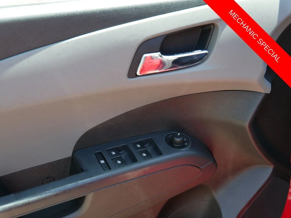 Used 2013 Red Chevrolet LT image 16