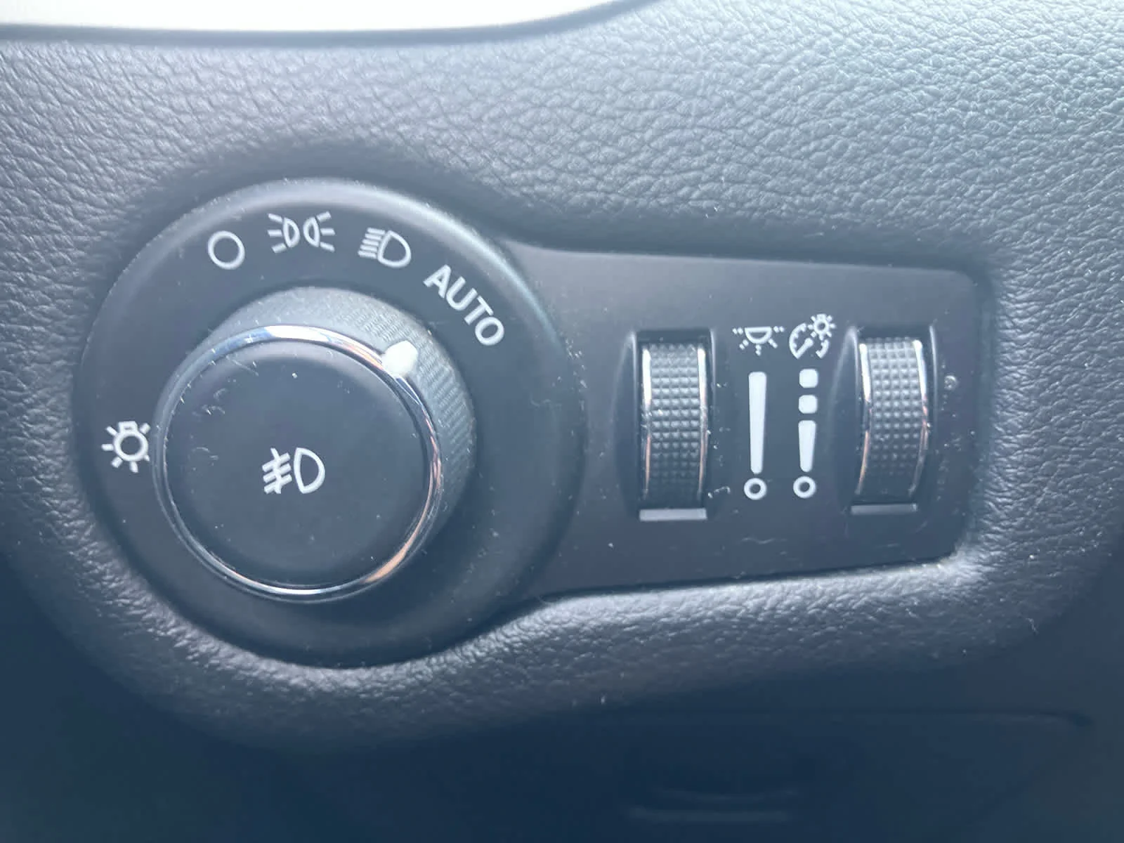 Used 2015 Granite Crystal Metallic Clearcoat Jeep Trailhawk image 12