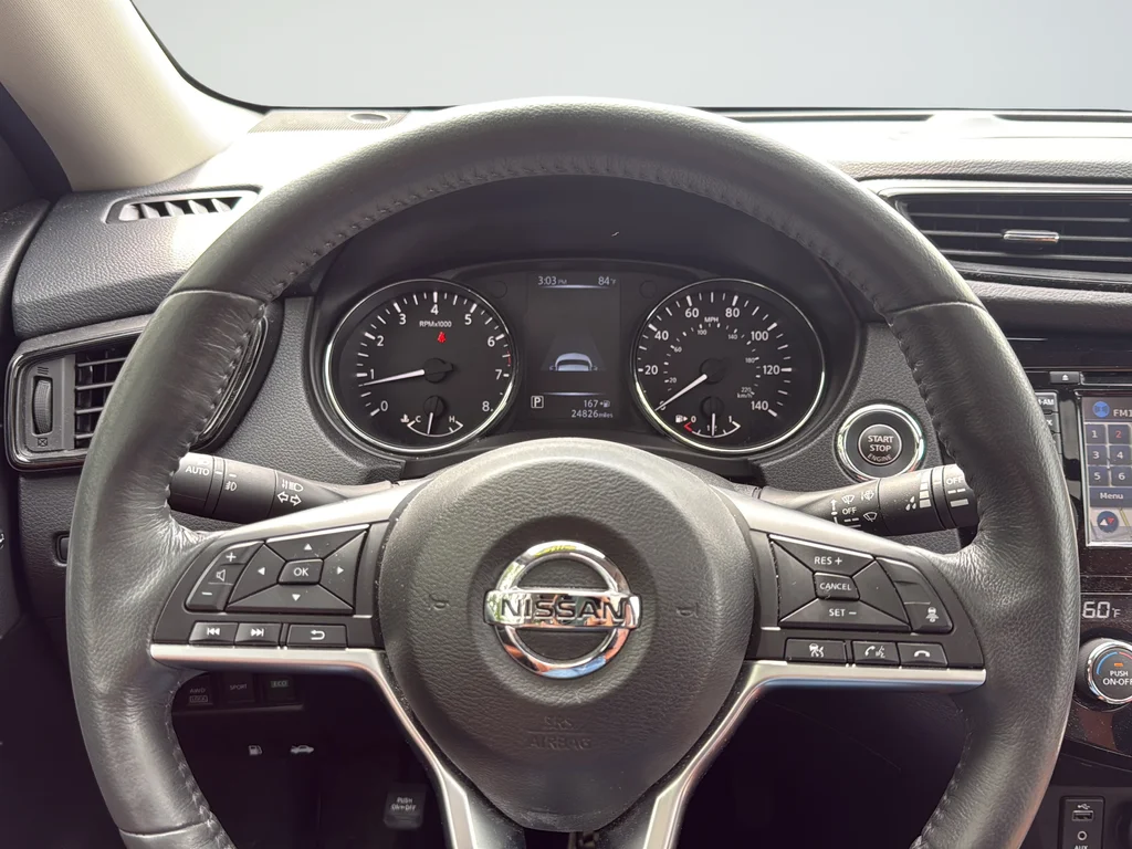 Used 2017 Silver Nissan SL image 4