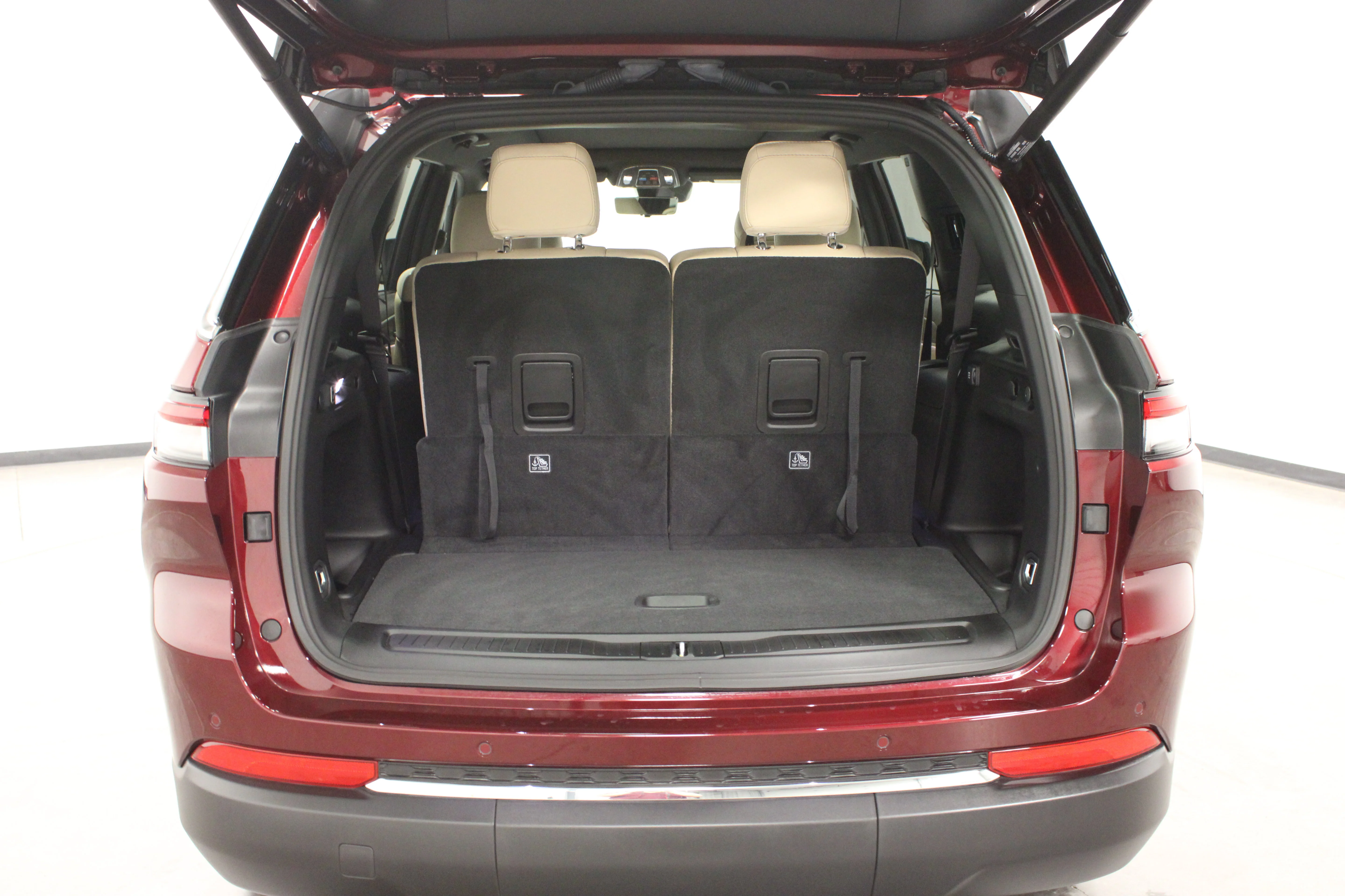 Used 2024 Velvet Red Pearlcoat Jeep Limited image 13
