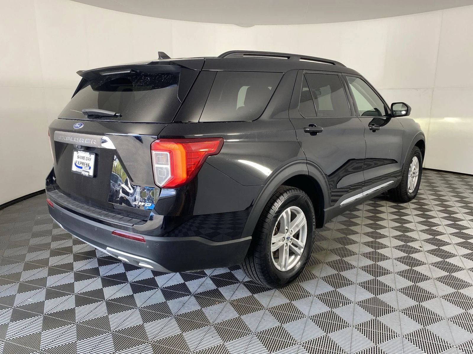 Used 2024 Agate Black Ford XLT image 9