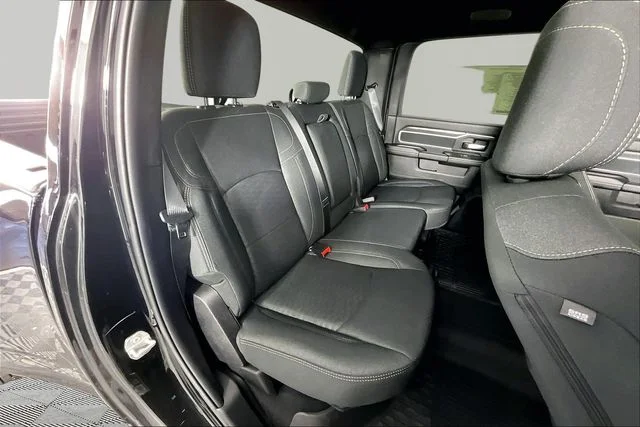 2026 RAM 3500 Big Horn - Photo 10