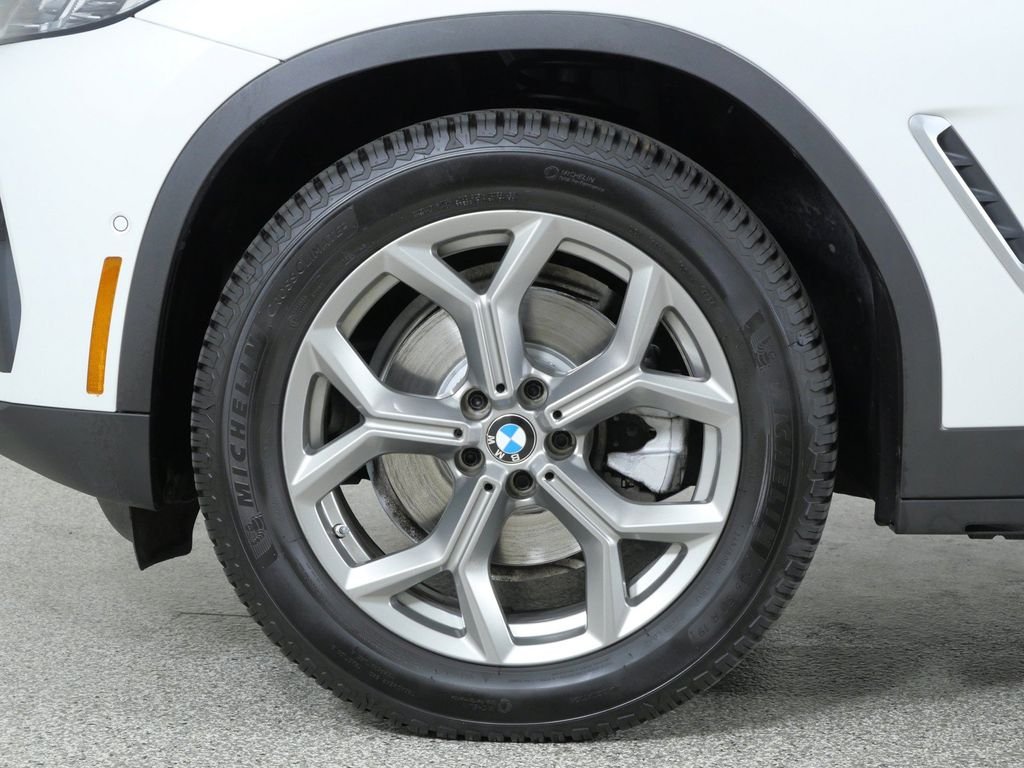 Used 2024 White BMW xDrive30i image 17