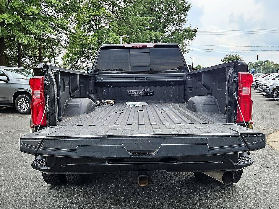 Used 2024 Black Chevrolet High Country image 5