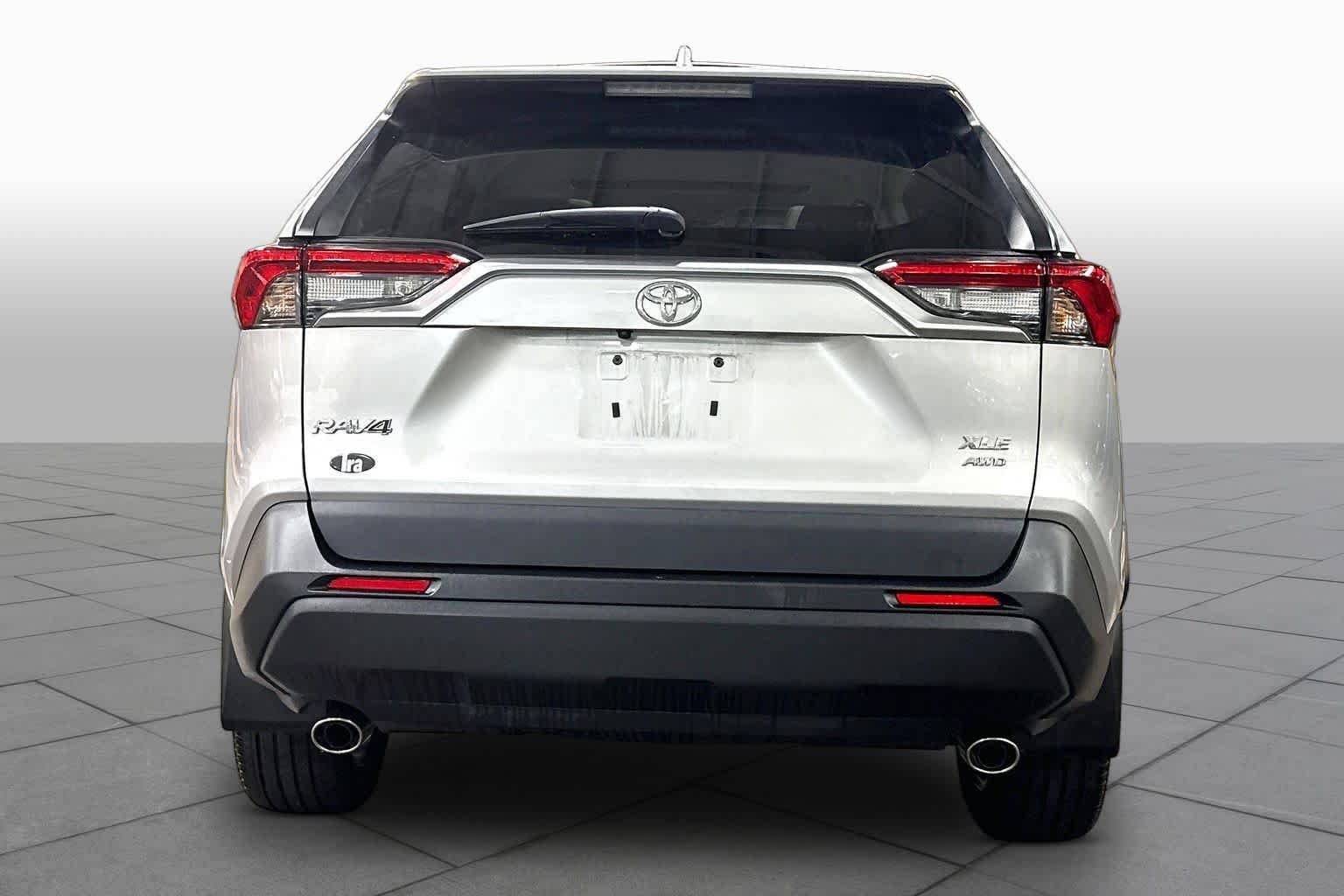 Used 2023 Silver Sky Metallic Toyota XLE Premium image 5