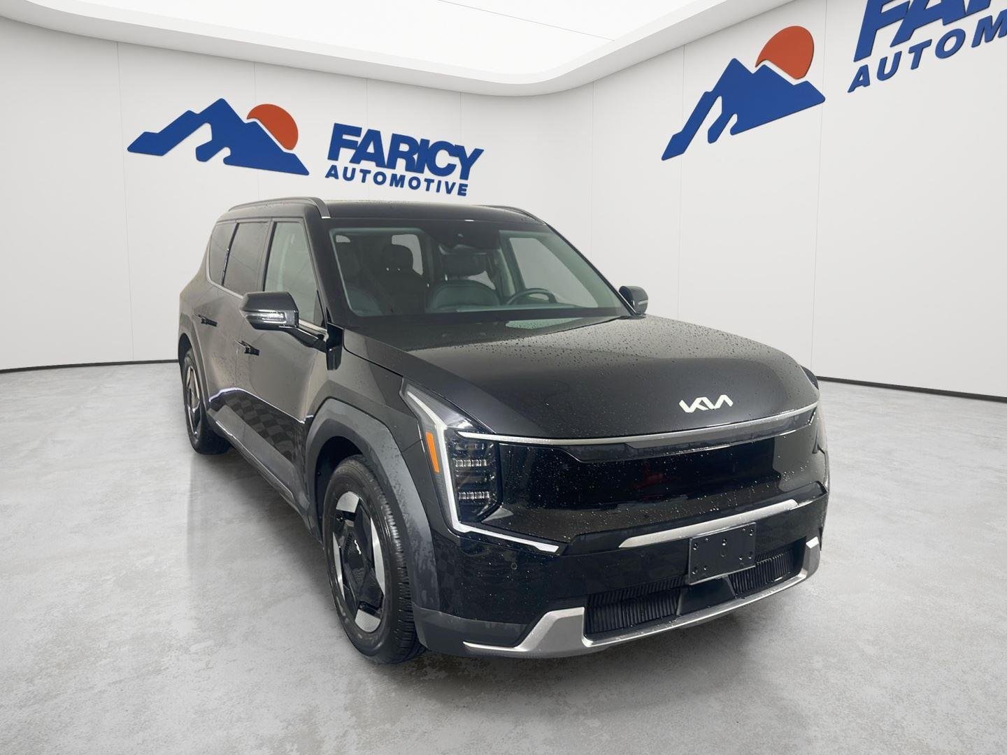 Used 2024 Aurora Black Pearl Kia Wind image 4