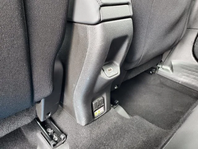 Used 2020 Alpine White Clearcoat Jeep Altitude image 26