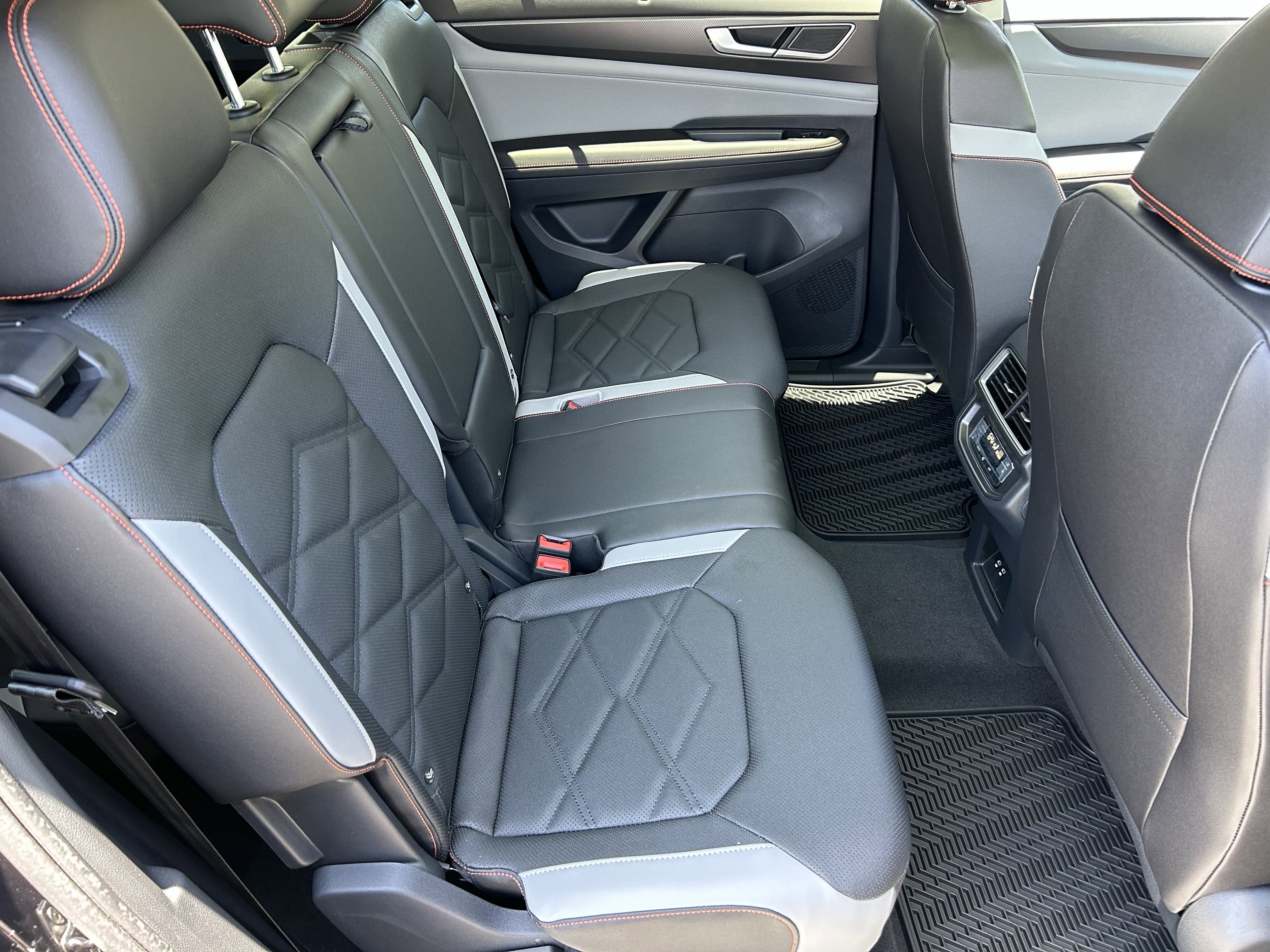 New 2026 Deep Black Pearl Volkswagen 2.0T Peak Edition image 9