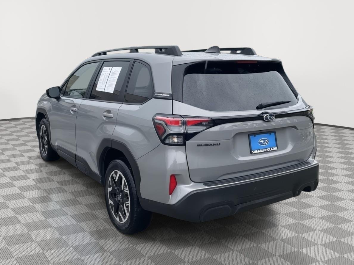 Used 2025 River Rock Pearl Subaru Premium image 12