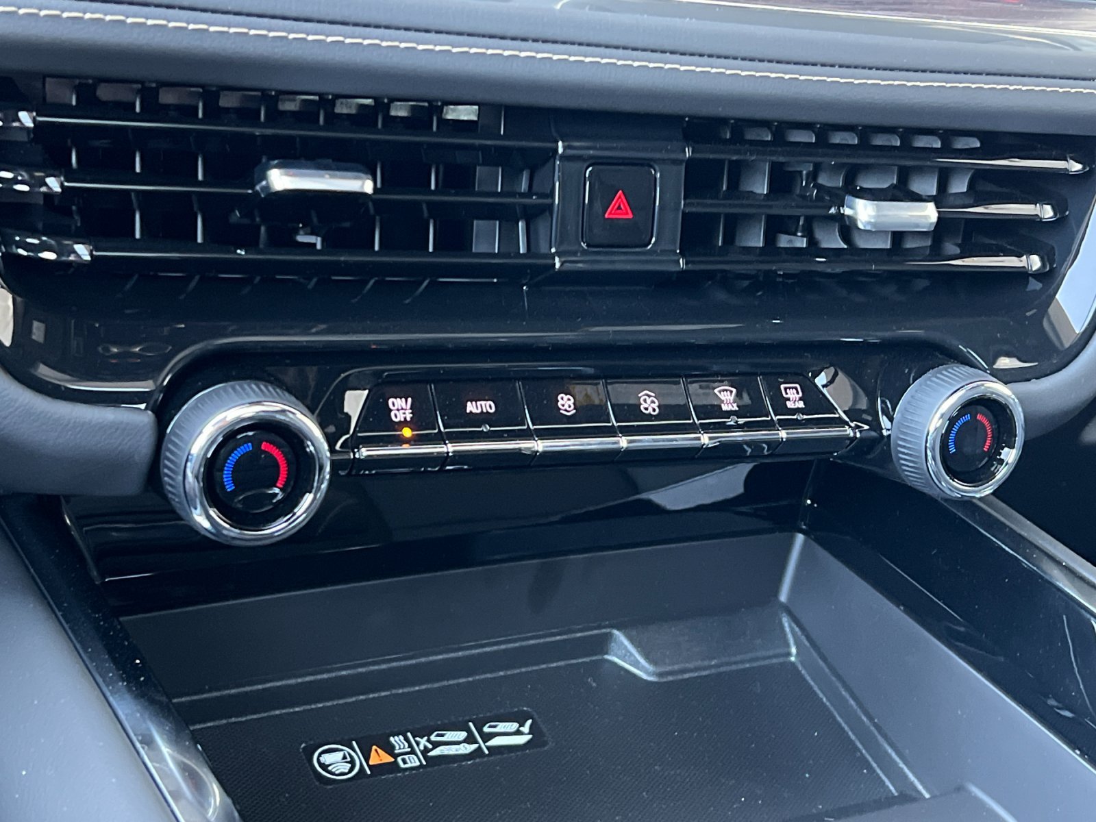 2026 Chevrolet Suburban Premier - Photo 21