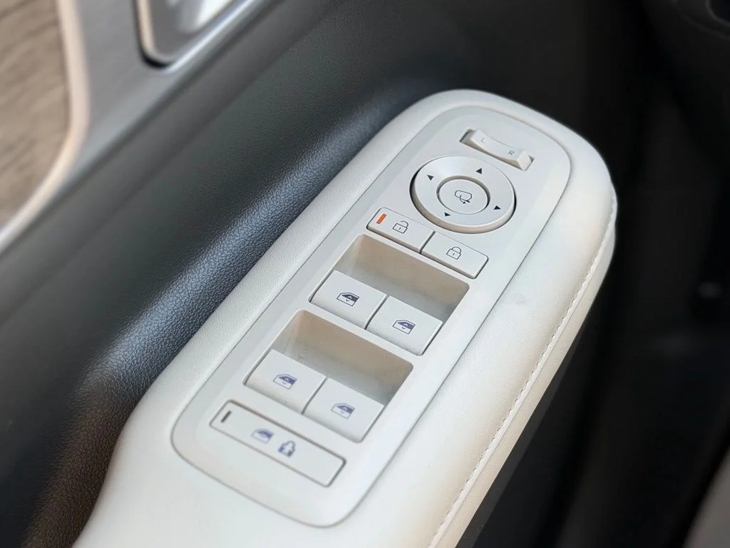 Used 2024 Black Hyundai Calligraphy image 27