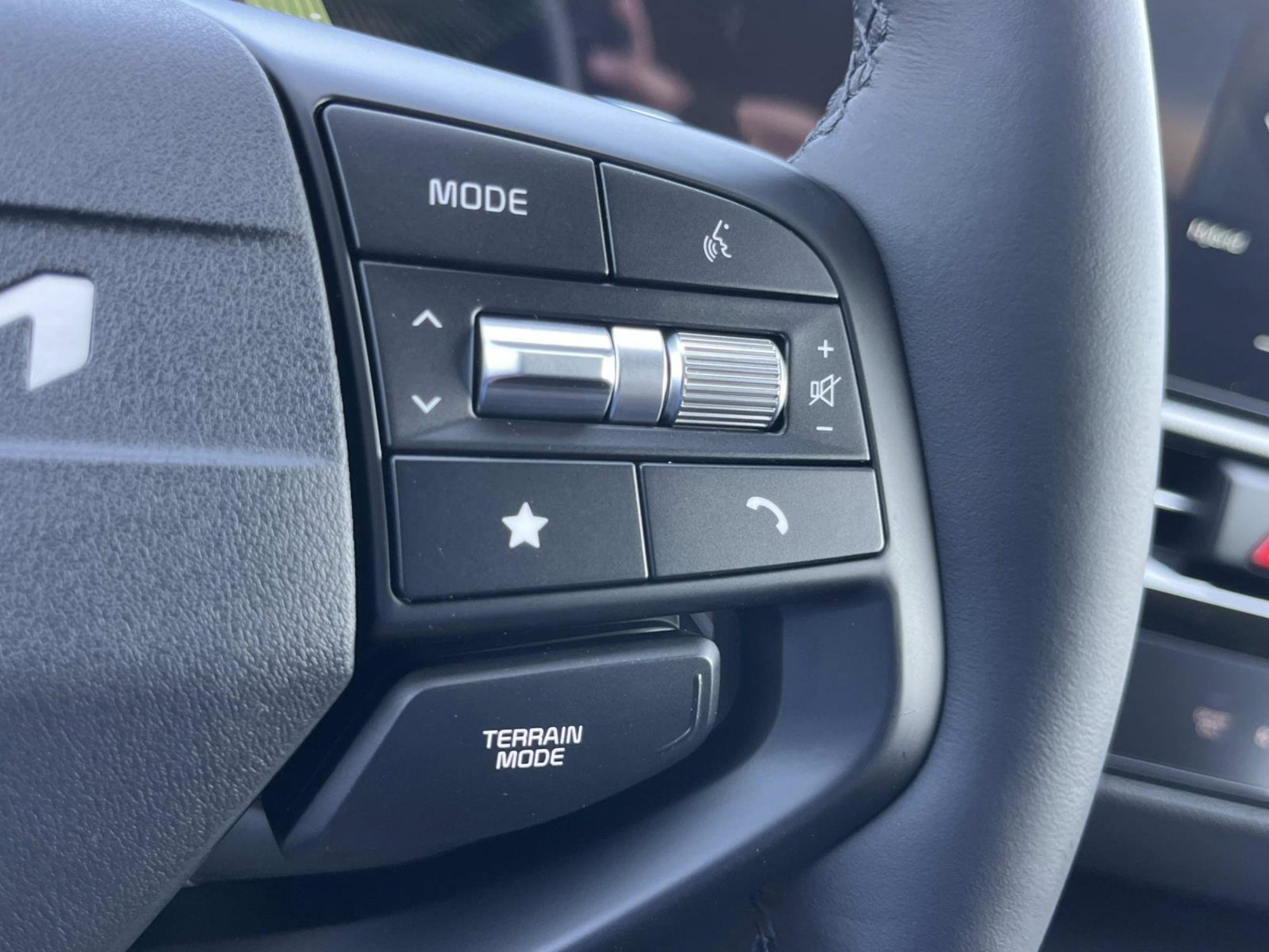 New 2026 Snow White Pearl Kia S image 28