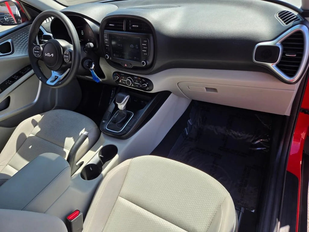 2023 Kia Soul LX - Photo 19