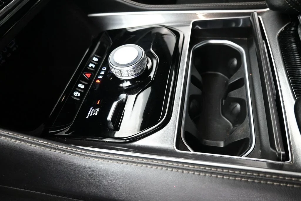 Used 2024 Gray Jeep Base image 26