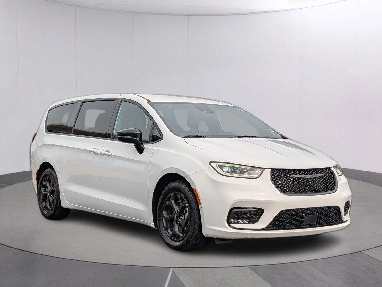 Used 2024 Bright White Clearcoat Chrysler Hybrid S Appearance Pkg image 7