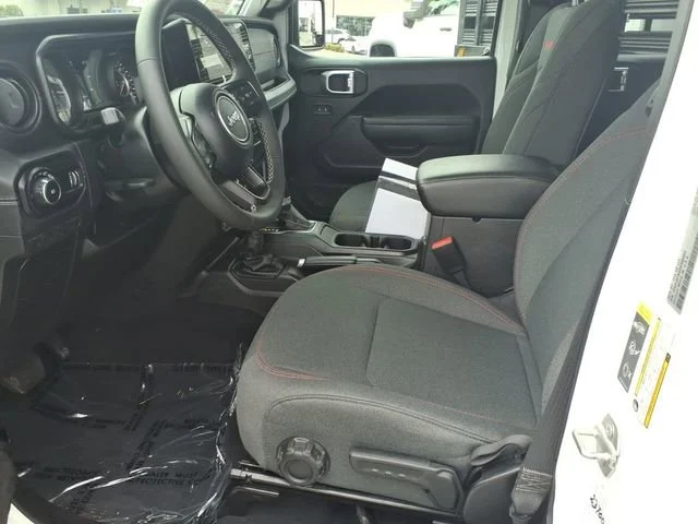 Used 2025 White Jeep 4-Door Rubicon 4x4 image 13