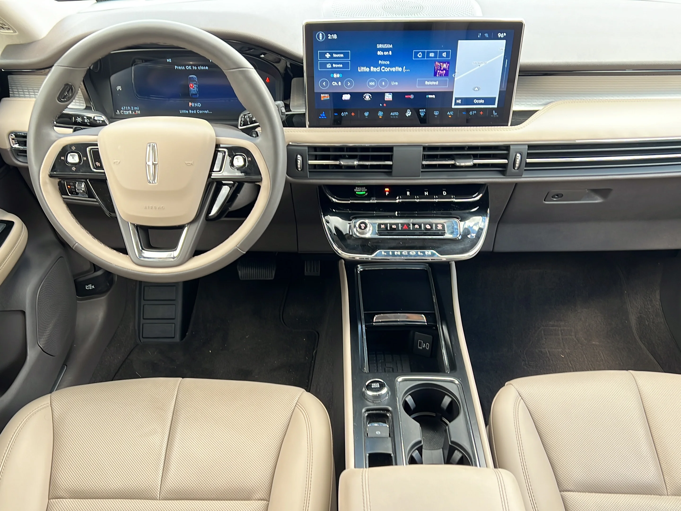 Used 2024 Pearl Metallic Lincoln Premiere image 11
