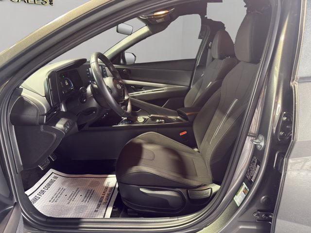 Used 2025 Amazon Gray Hyundai SEL Sport image 9