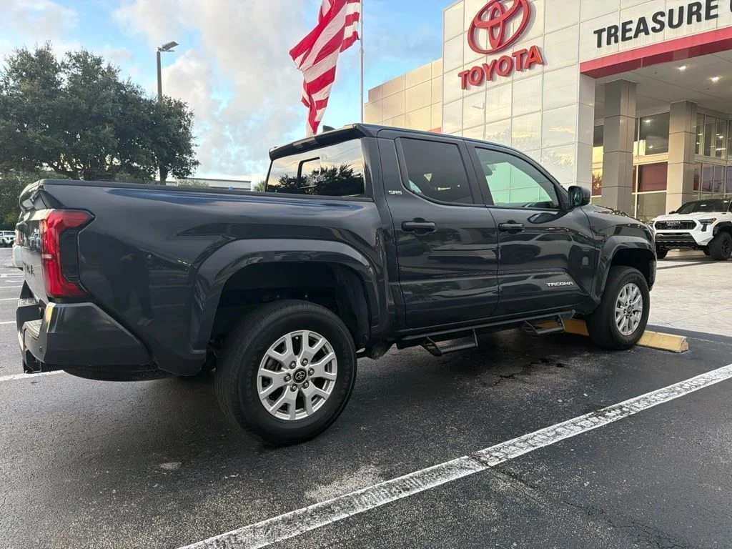 Used 2024  Toyota SR5 image 3