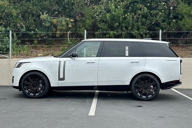 New 2026 Ostuni Pearl White Land Rover SE image 2