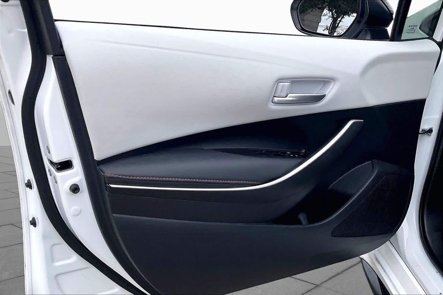 Used 2025 Ice Cap/Midnight Black Metallic Toyota FX image 20