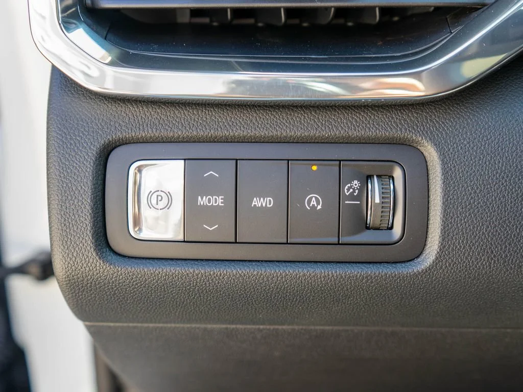 New 2026 Summit White GMC Elevation image 21