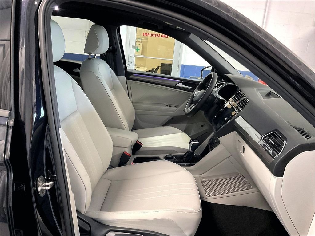 Used 2024 Black Volkswagen 2.0T SE R-Line Black image 11