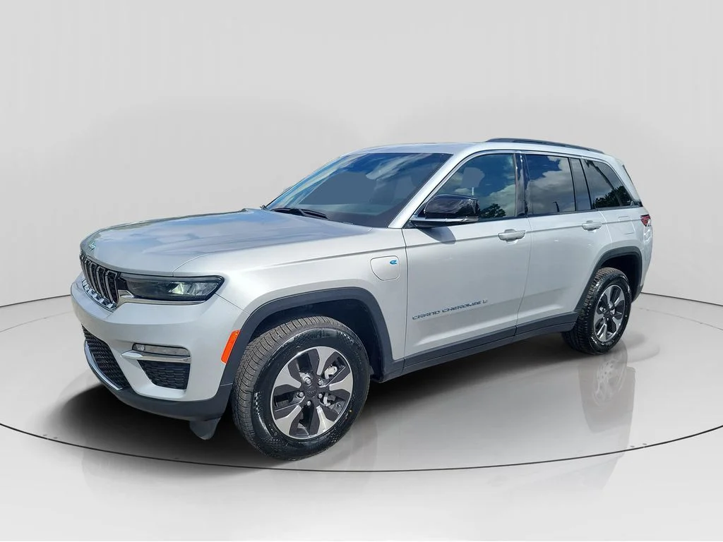 Used 2024 Silver Jeep 4xe image 3