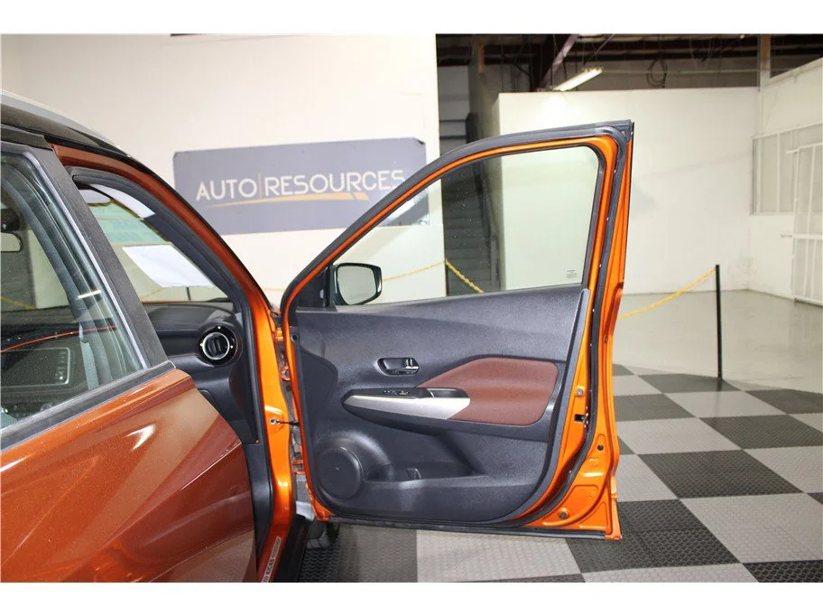Used 2020 Monarch Orange/Super Black Nissan SR image 25