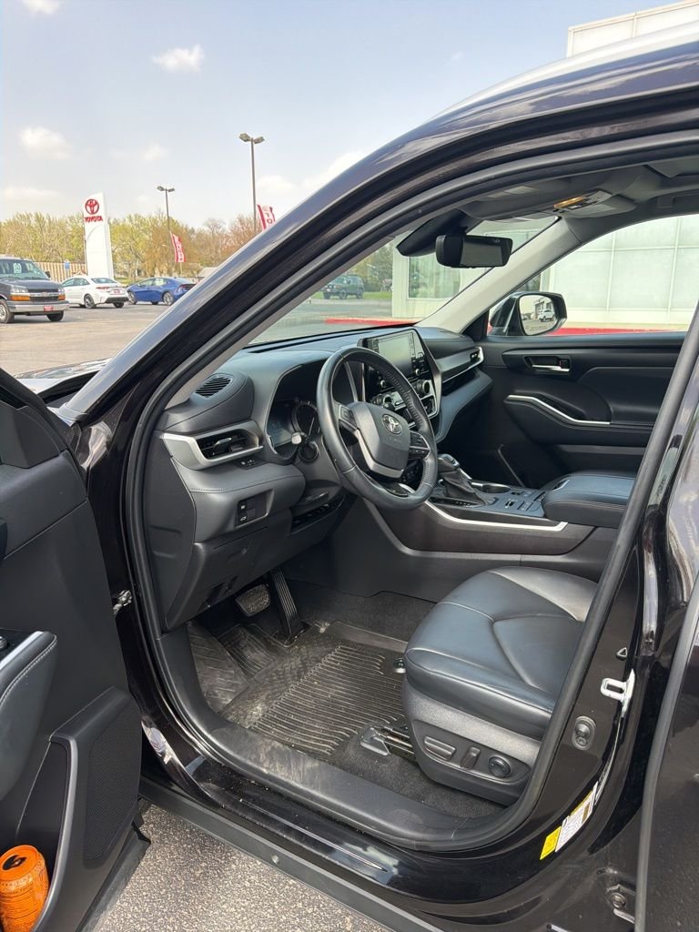 Used 2022 Toyota Highlander XLE with VIN 5TDGZRBH6NS209405 for sale in Fergus Falls, Minnesota