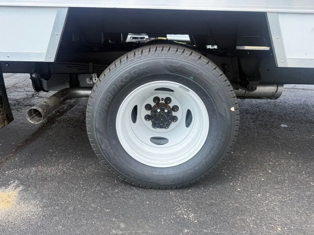 New 2027 Oxford White Ford E-450 DRW image 46