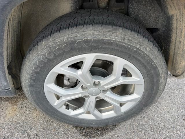 Used 2024 Black Jeep Latitude image 12