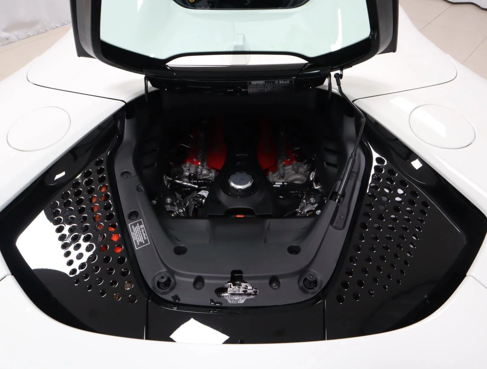 Certified Used 2025 Bianco Avus Ferrari  image 10