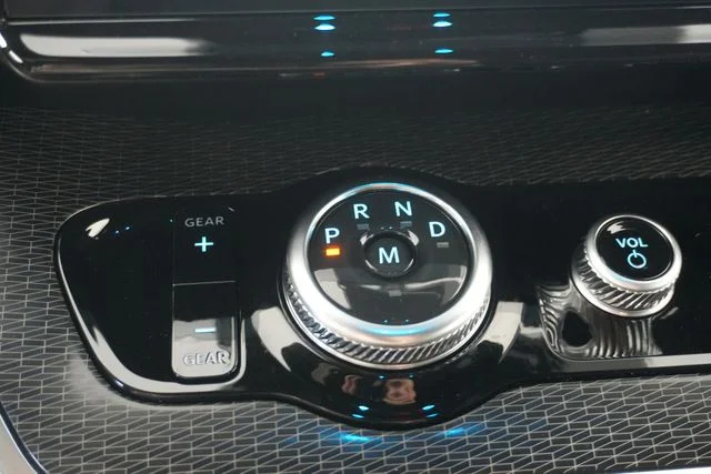 New 2027 Agate Black Metallic Ford Platinum image 19