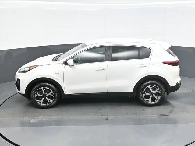 Used 2022 White Kia LX image 12