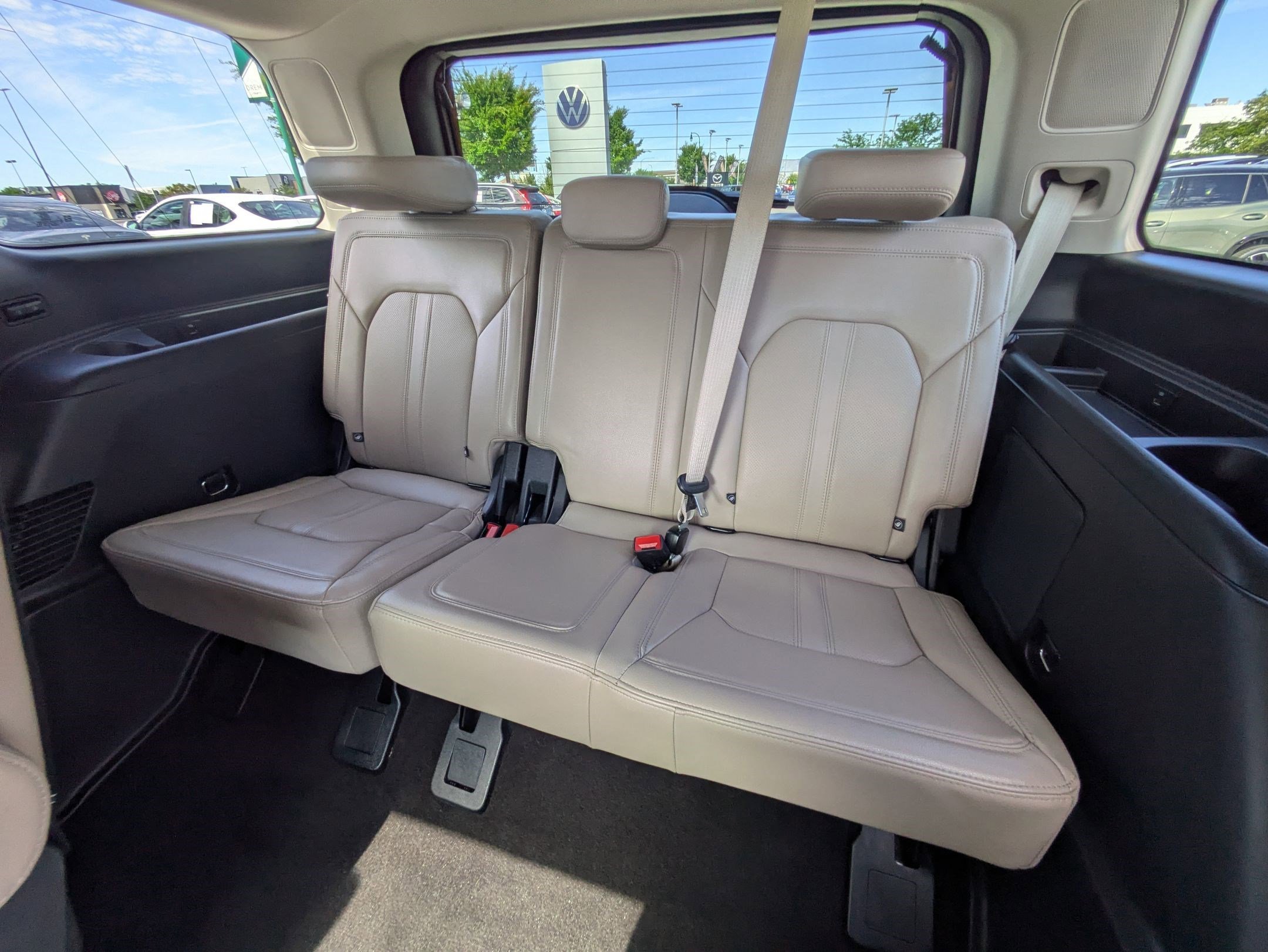 Used 2023 Silver Metallic Ford Limited image 30