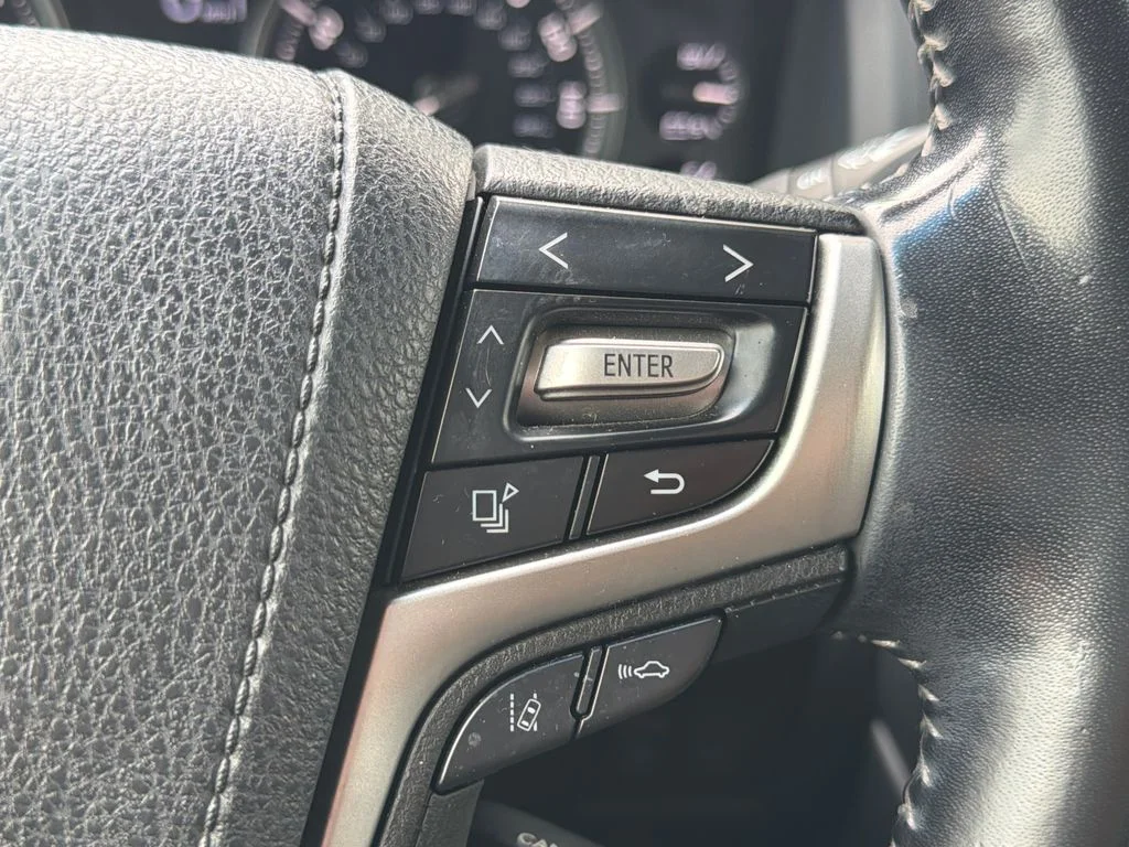 Used 2018 Blizzard Pearl Toyota  image 23