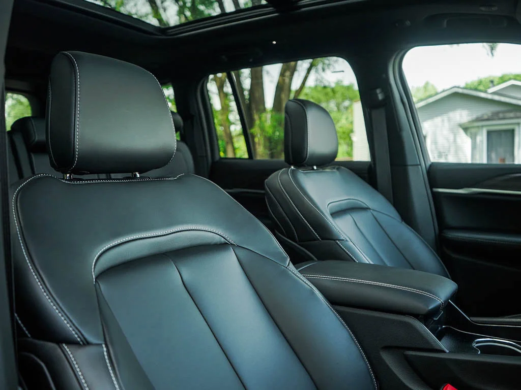 New 2026 Diamond Black Crystal Pearlcoat Jeep Limited image 11