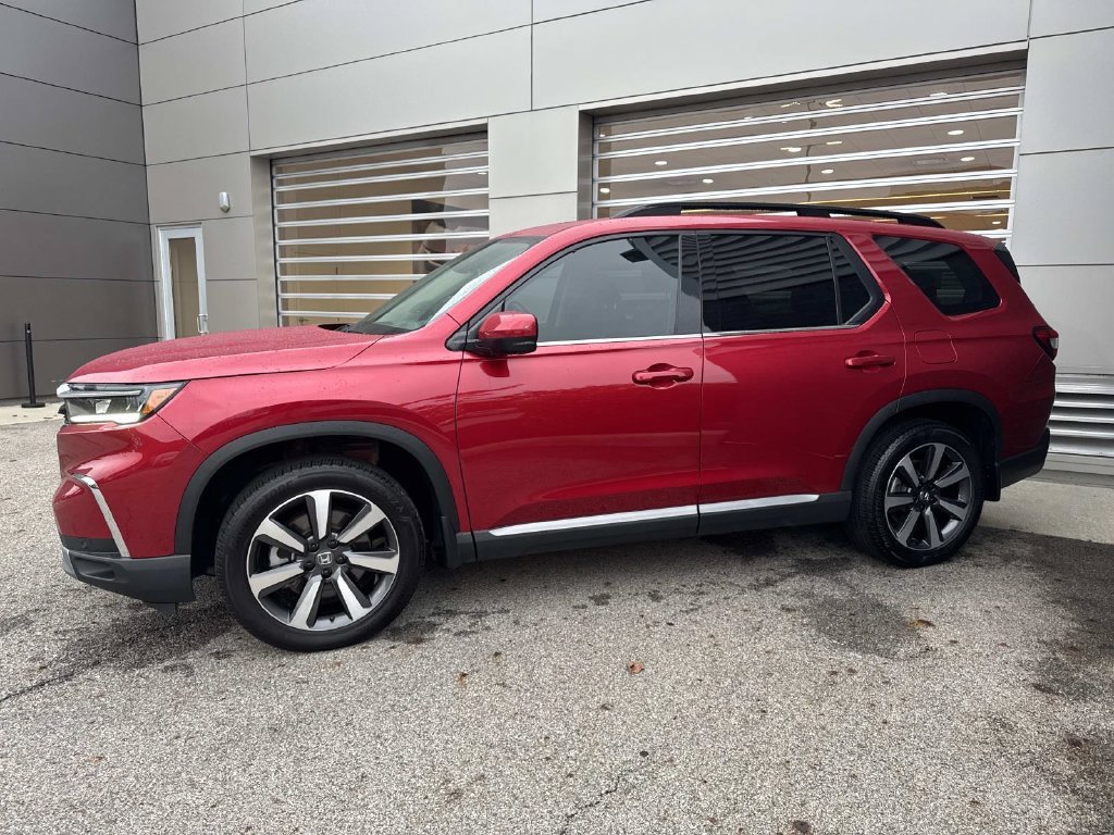 Used 2025 Red Honda Touring image 3