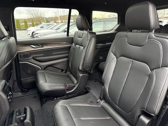 New 2026 Baltic Gray Metallic Clear-Coat Exterior Paint Jeep Limited image 19