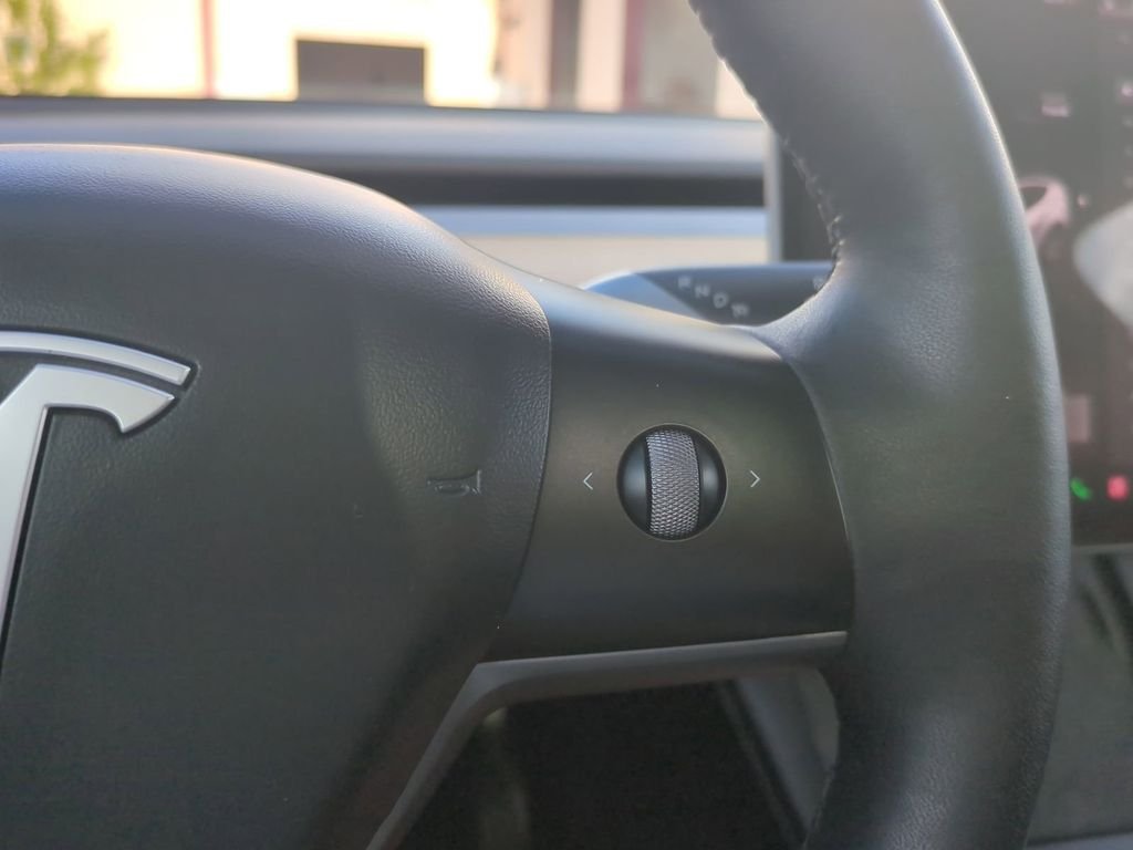 2024 Tesla Model Y Long Range - Photo 32