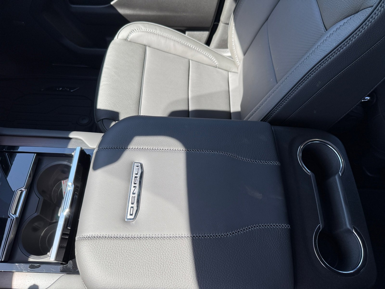 2026 GMC Yukon XL Denali - Photo 14