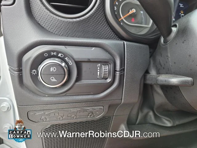 Used 2025 White Jeep Mojave image 29