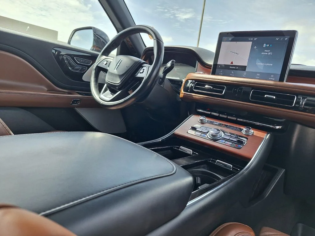 Used 2020 White Metallic Lincoln Reserve image 29
