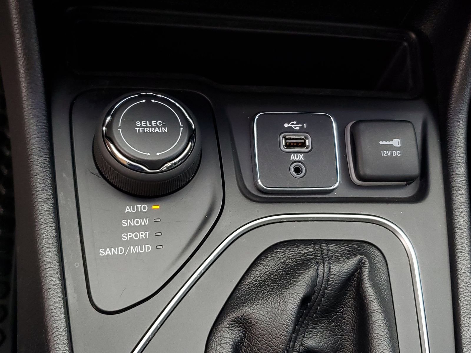 Used 2020 White Jeep Latitude Plus image 26