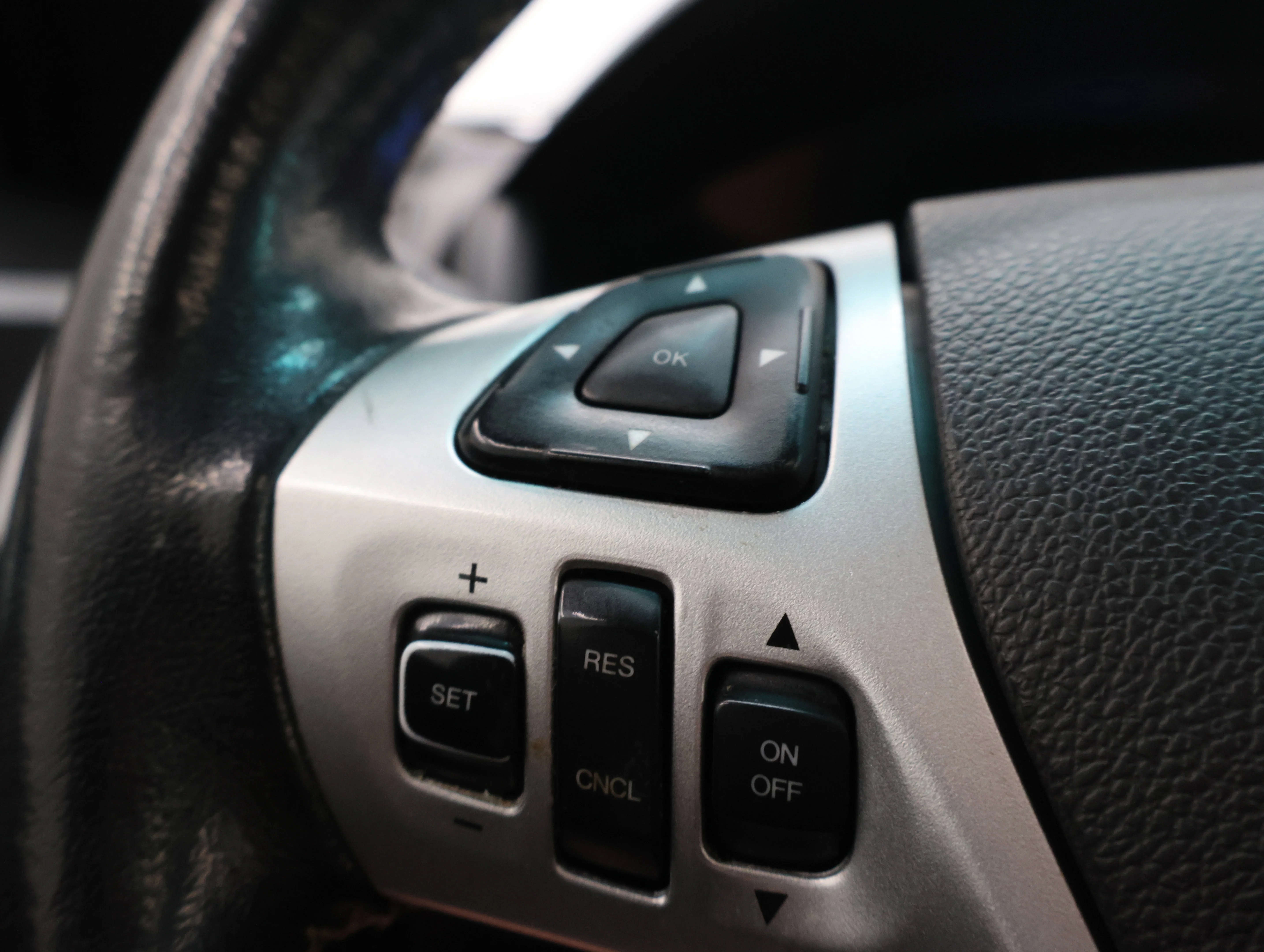 Used 2015 Magnetic Metallic Ford Sport image 15