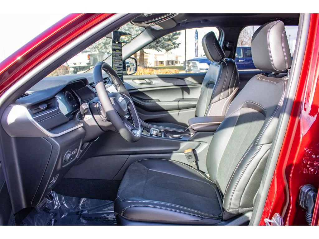 New 2025 Velvet Red Pearlcoat Jeep Altitude X image 14