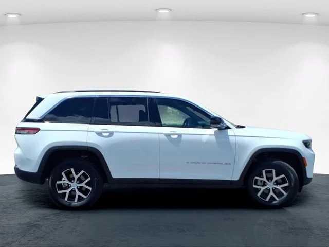 Used 2025 White Jeep Limited image 7